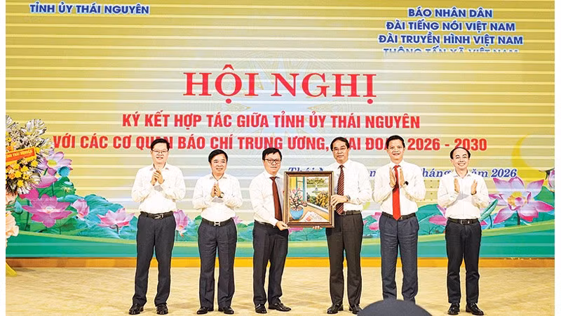 Ký hợp tác tuyên truyền tại Thái Nguyên