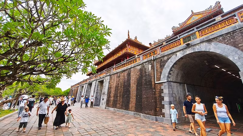 Huế là địa danh thu hút nhiều du khách quay lại nhờ sự kết hợp giữa di sản cổ kính, ẩm thực phong phú và các hoạt động trải nghiệm mới mẻ.
