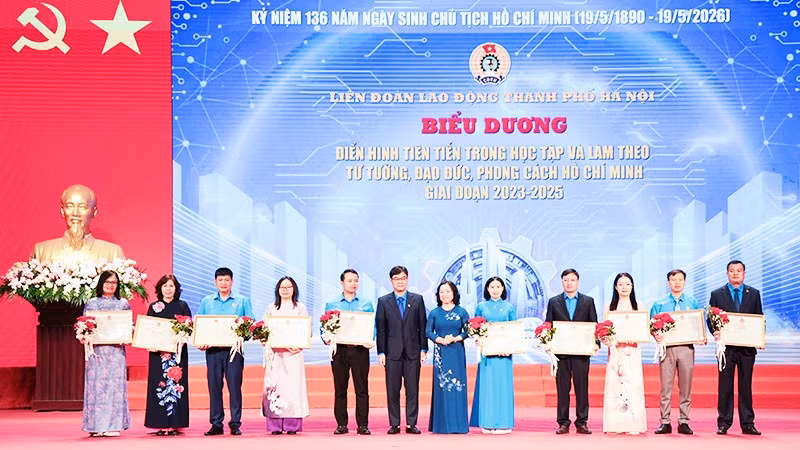 Tôn vinh các điển hình học tập, làm theo Bác