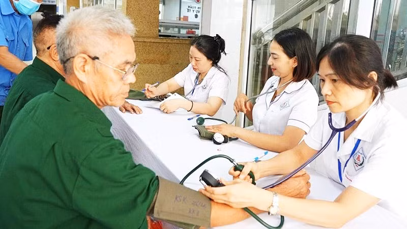 Khám, cấp thuốc miễn phí cho nạn nhân chất độc da cam/dioxin