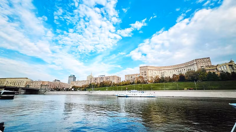 Một góc của thành phố nhìn từ sông Moscow.