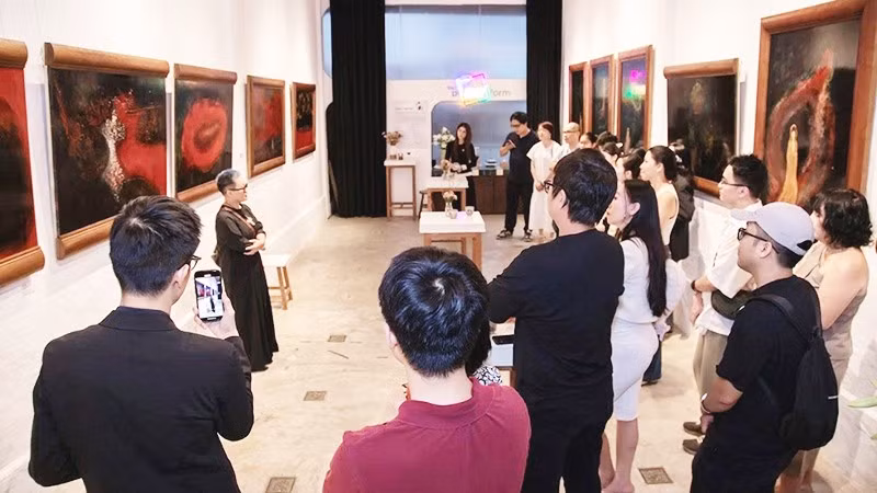 Xem triển lãm tranh ở Ký Con - Sài Gòn