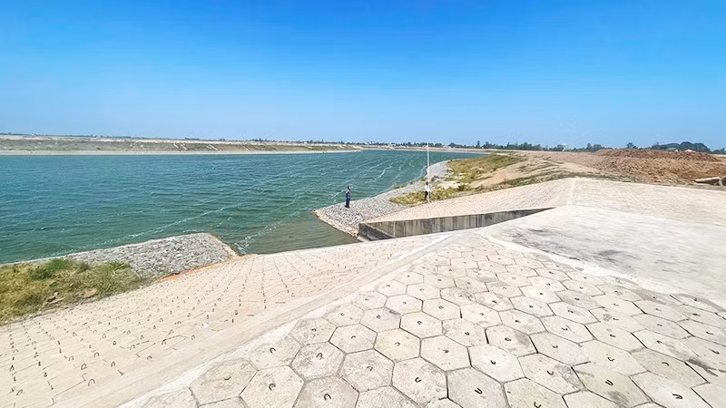 Hồ chứa nước ngọt Lạc Địa (xã Tân Xuân, Vĩnh Long) chuẩn bị hoàn thành đưa vào sử dụng.