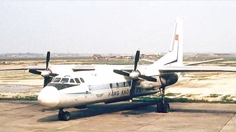 Máy bay An-24 có lịch trình bay Gia Lâm - Đà Nẵng - Tân Sơn Nhất.