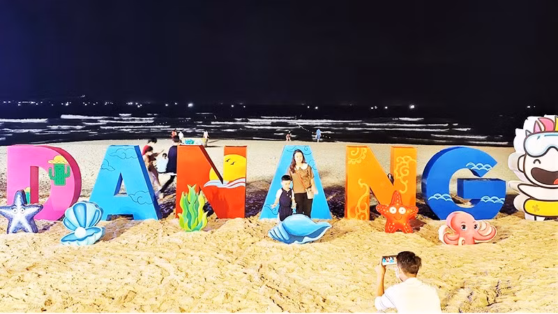 Chương trình “Dạ tiệc ánh sáng” được thiết kế theo mô hình picnic đêm bên biển.