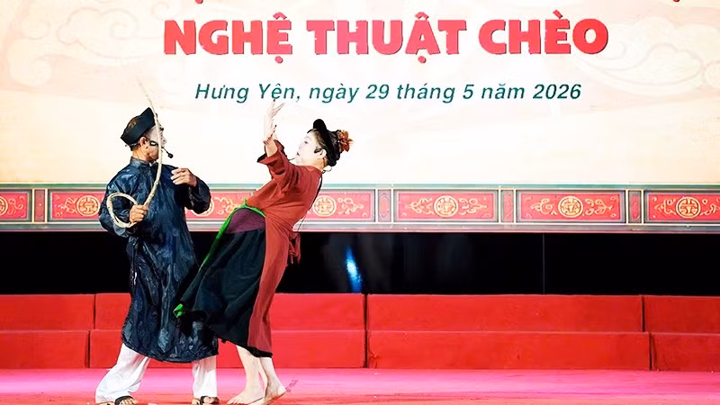 Ông Lâm Tới diễn vai xã trưởng trong trích đoạn "Xã trưởng, mẹ Đốp" (vở "Quan Âm Thị Kính").