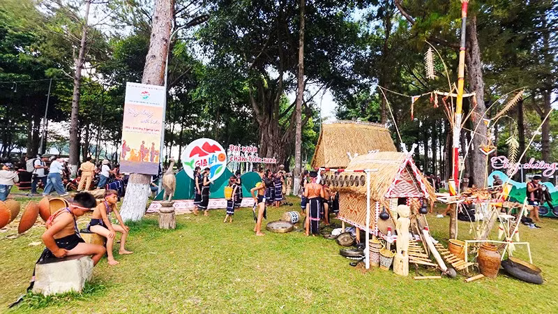 Phát triển du lịch cộng đồng gắn với đời sống sinh hoạt của đồng bào dân tộc thiểu số tỉnh Gia Lai.
