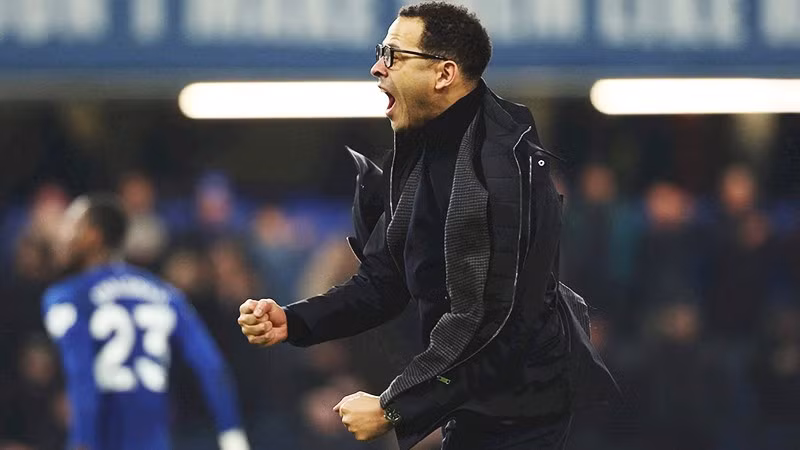Tân HLV Liam Rosenior phấn khích vì những màn lội ngược dòng đầy cảm xúc của Chelsea.
