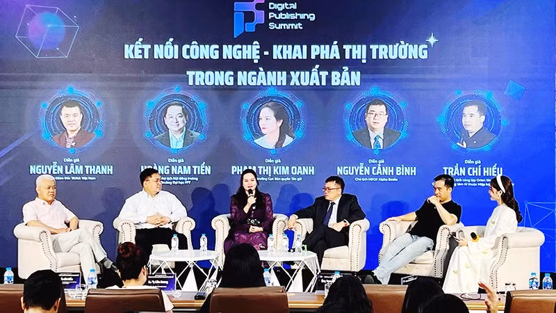 Các đại biểu thảo luận tại Diễn đàn Xuất bản số 2025.