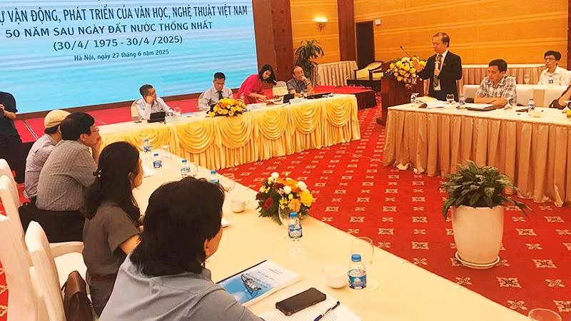 Cần tạo dựng nhiều diễn đàn học thuật về văn học nghệ thuật để các văn nghệ sĩ, chuyên gia, nhà quản lý đóng góp ý kiến xây dựng cơ chế, chính sách. Ảnh: HOÀNG HOA
