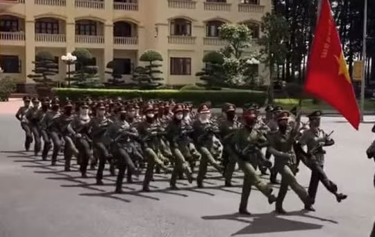 Các học viên Trường Đại học An ninh nhân dân miệt mài tập luyện ngày đêm chuẩn bị cho "Tổ quốc trong tim"