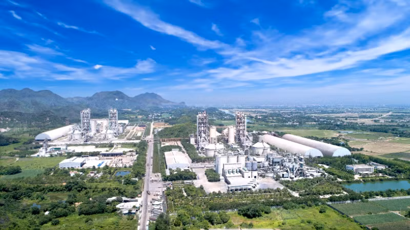 Toàn cảnh Nhà máy Xi-măng Long Sơn tại phường Bỉm Sơn, tỉnh Thanh Hóa.