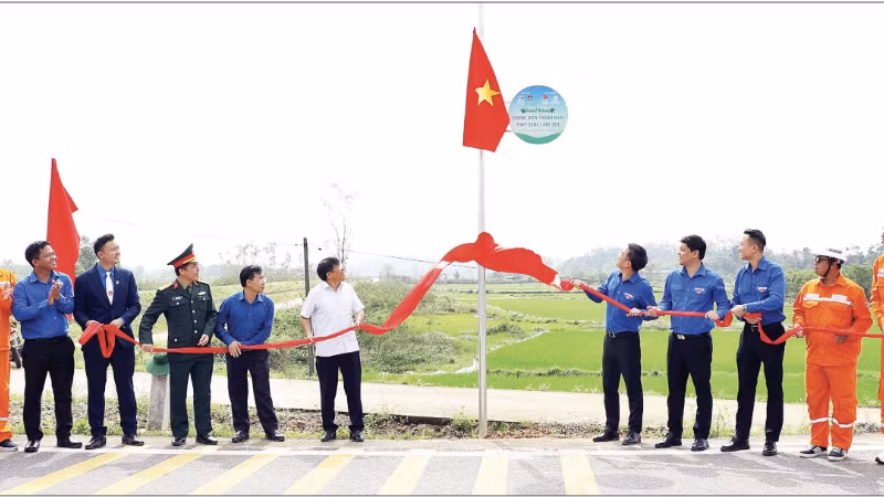 Lễ khánh thành tuyến đường “Thắp sáng đường quê” tại tỉnh Hà Tĩnh trong khuôn khổ Tháng Thanh niên năm 2026. (Ảnh: LINH PHAN)