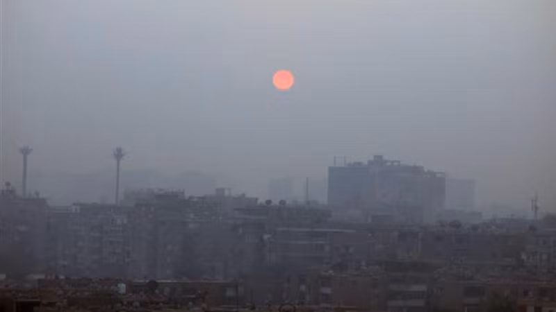 Khói mù ô nhiễm bao phủ bầu trời tại Cairo, Ai Cập, ngày 8/1/2022. (Ảnh: THX/TTXVN)