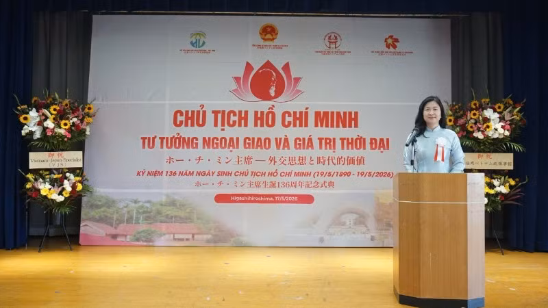 Bà Trịnh Thị Mai Phương, Tổng Lãnh sự Việt Nam tại Fukuoka phát biểu khai mạc chương trình. (Ảnh: TTXVN)