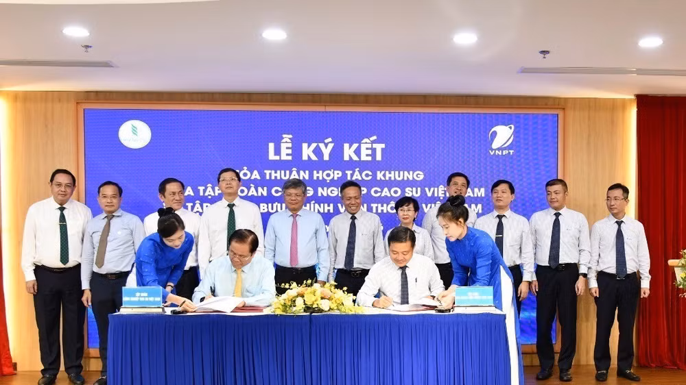 Đại diện VNPT và VRG ký kết thỏa thuận hợp tác khung giai đoạn 2026-2030. (Ảnh: VNPT)