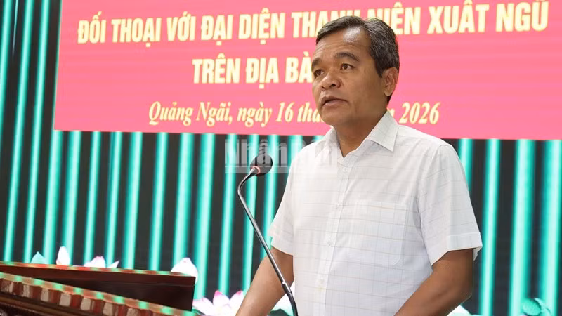 Đồng chí Hồ Văn Niên, Ủy viên Trung ương Đảng, Bí thư Tỉnh ủy Quảng Ngãi, phát biểu kết luận hội nghị đối thoại.