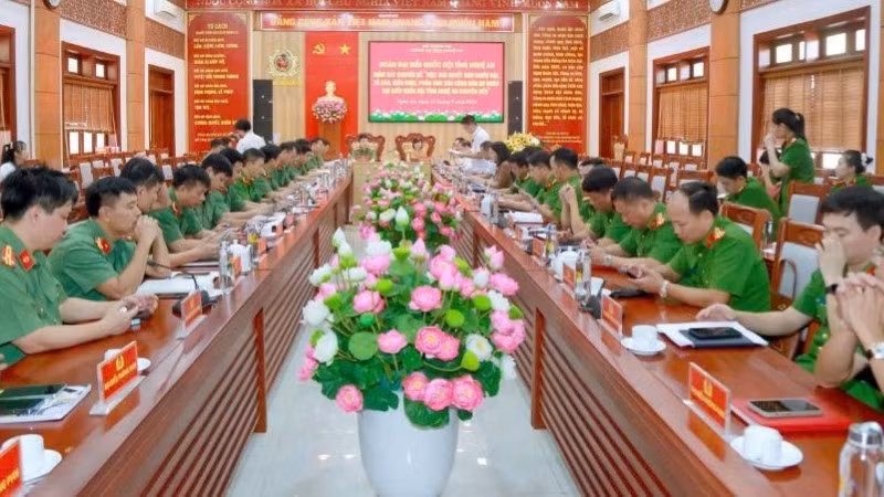 Quang cảnh buổi làm việc.