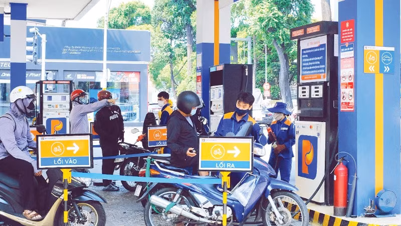 Cửa hàng xăng dầu số 6 của Petrolimex Sài Gòn tại phường Xuân Hòa, Thành phố Hồ Chí Minh đã sẵn sàng chuyển đổi từ kinh doanh xăng khoáng sang xăng E10 từ ngày 1/6. (Ảnh: THẾ ANH)