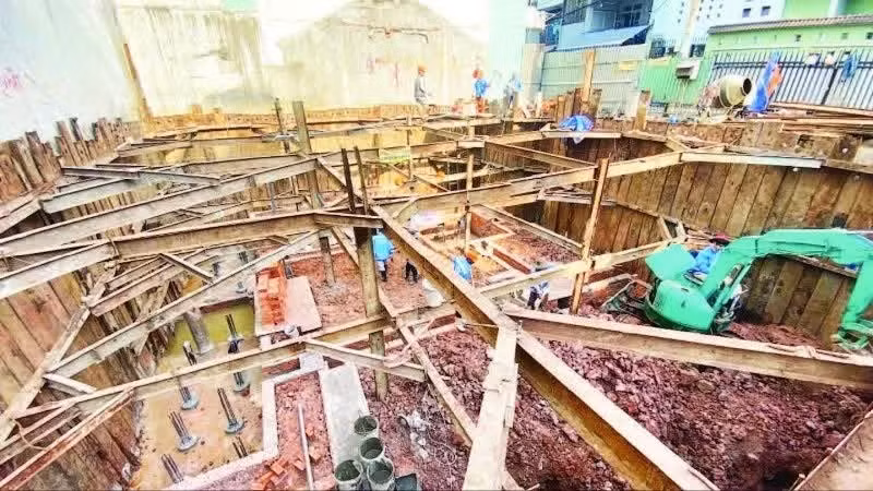 Một công trình xây dựng tại Thành phố Hồ Chí Minh. (Ảnh: QUANG QUÝ)