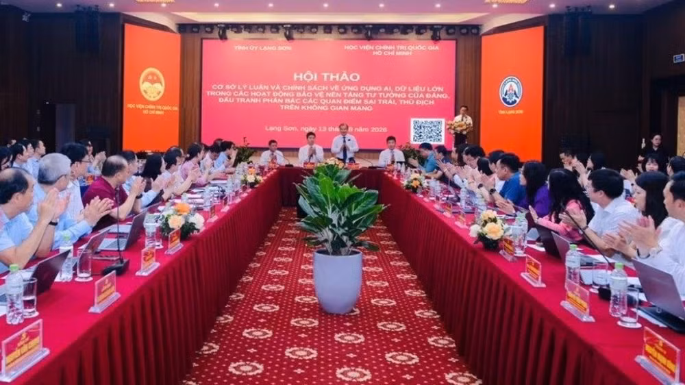 Hội thảo “Cơ sở lý luận và chính sách về ứng dụng AI, dữ liệu lớn trong các hoạt động bảo vệ nền tảng tư tưởng của Đảng, đấu tranh phản bác các quan điểm sai trái, thù địch trên không gian mạng”. (Ảnh: HÀ NHÂN)