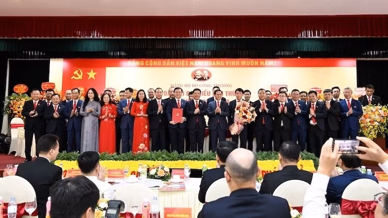 Ban Chấp hành Đảng bộ Bộ Công thương nhiệm kỳ 2025-2030 ra mắt Đại hội.