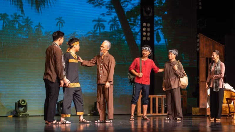 Chương trình nghệ thuật "Bác Hồ - Hai tiếng thiêng liêng".