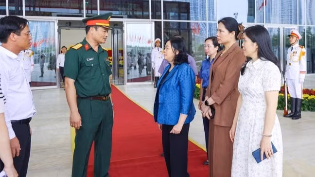 Đồng chí Bùi Thị Minh Hoài cùng đoàn công tác đến Trung tâm Hội nghị quốc gia, kiểm tra các khâu chuẩn bị cuối cùng của Đại hội đại biểu toàn quốc Mặt trận Tổ quốc Việt Nam lần thứ XI. (Ảnh: https://mattran.org.vn/)