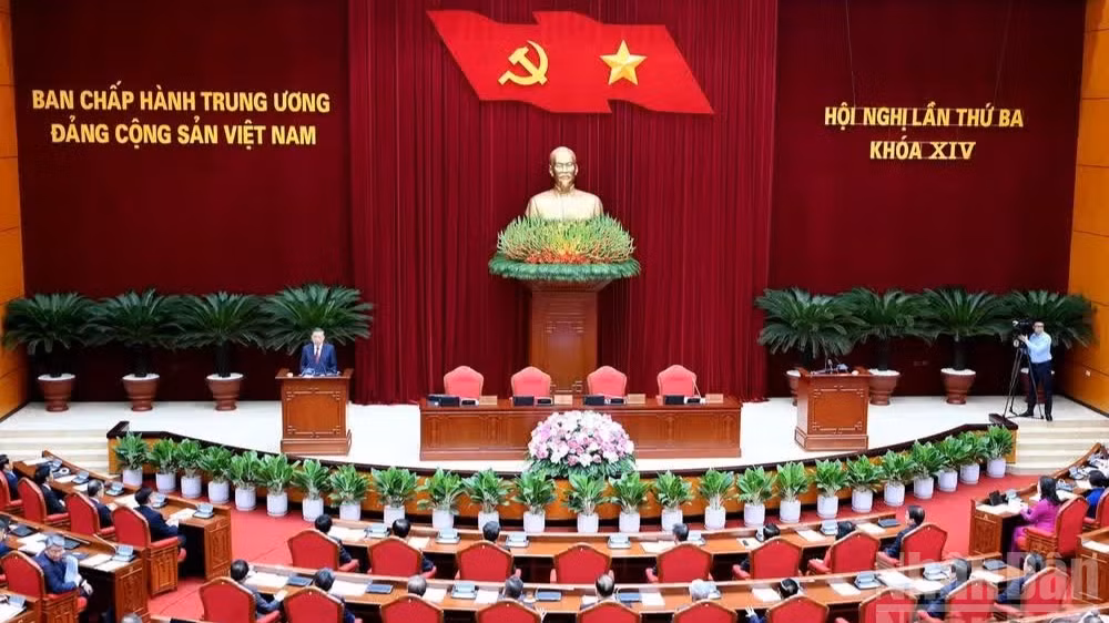 Quang cảnh phiên bế mạc Hội nghị lần thứ ba Ban Chấp hành Trung ương Đảng khóa XIV. (Ảnh: ĐĂNG KHOA)