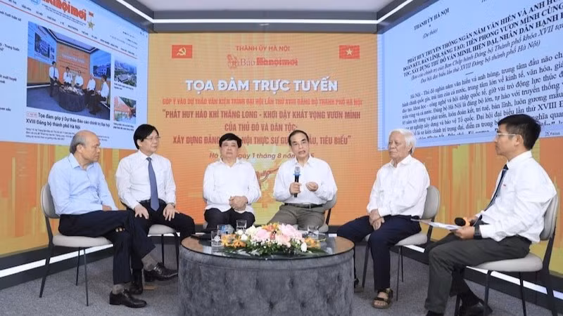Các đại biểu tham gia ý kiến tại tọa đàm.