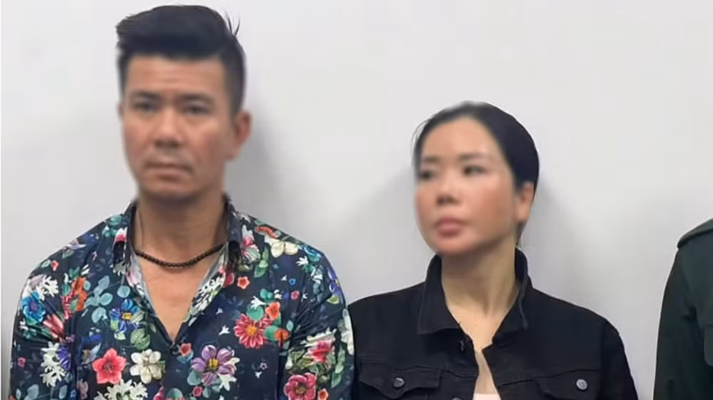 Hai bị cáo trong vụ án Nguyễn Thị Mai Anh và Lê Văn Đông. (Ảnh: Bộ Công an)