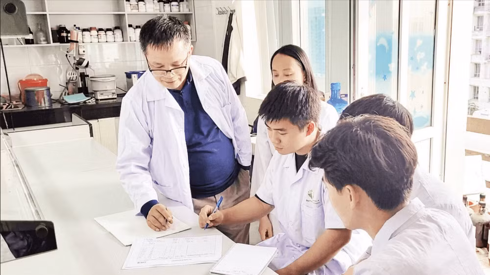 Nhóm nghiên cứu của Viện Hóa học (Viện Hàn lâm Khoa học và Công nghệ Việt Nam).