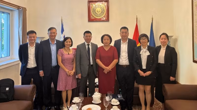 Đoàn công tác của Kho bạc Nhà nước, Bộ Tài chính làm việc với Đại sứ quán Việt Nam tại Hy Lạp. (Ảnh: Đại sứ quán Việt Nam tại Hy Lạp)
