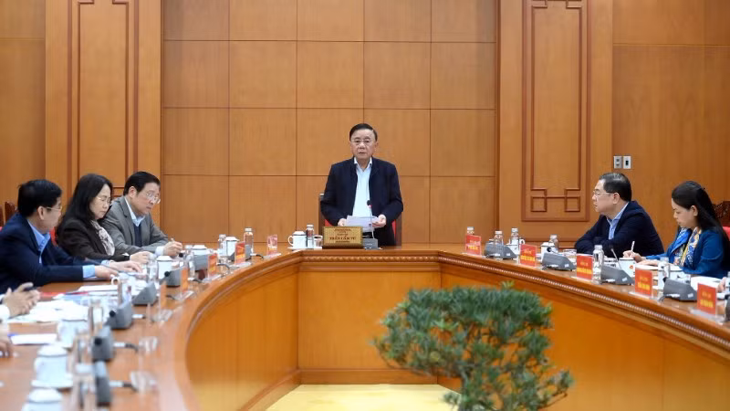 Đồng chí Thường trực Ban Bí thư Trần Cẩm Tú chủ trì buổi làm việc. (Ảnh: ĐĂNG KHOA)