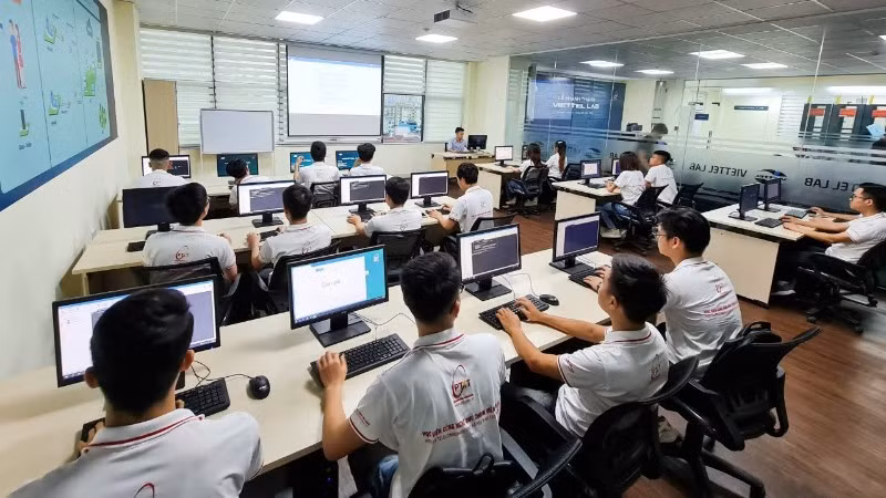 Sinh viên học tại Học viện Công nghệ Bưu chính Viễn thông.