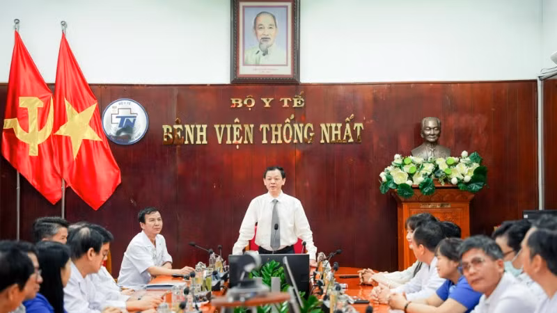 Thứ trưởng Y tế Nguyễn Tri Thức làm việc tại Bệnh viện Thống Nhất. (Ảnh: Bệnh viện cung cấp)