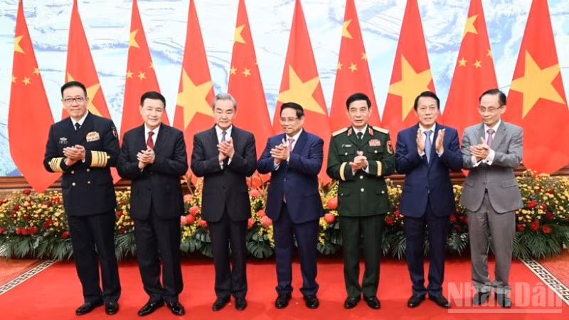 Thủ tướng Chính phủ Phạm Minh Chính cùng các Bộ trưởng Ngoại giao, Quốc phòng, Công an Việt Nam và Trung Quốc. (Ảnh: TRẦN HẢI)