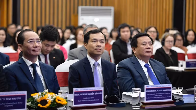Các đại biểu tham dự diễn đàn.