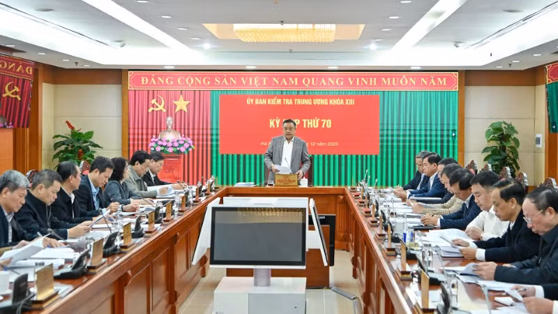 Đồng chí Trần Sỹ Thanh, Ủy viên Trung ương Đảng, Chủ nhiệm Ủy ban Kiểm tra Trung ương, chủ trì Kỳ họp thứ 70. (Ảnh: THỦY NGUYÊN)
