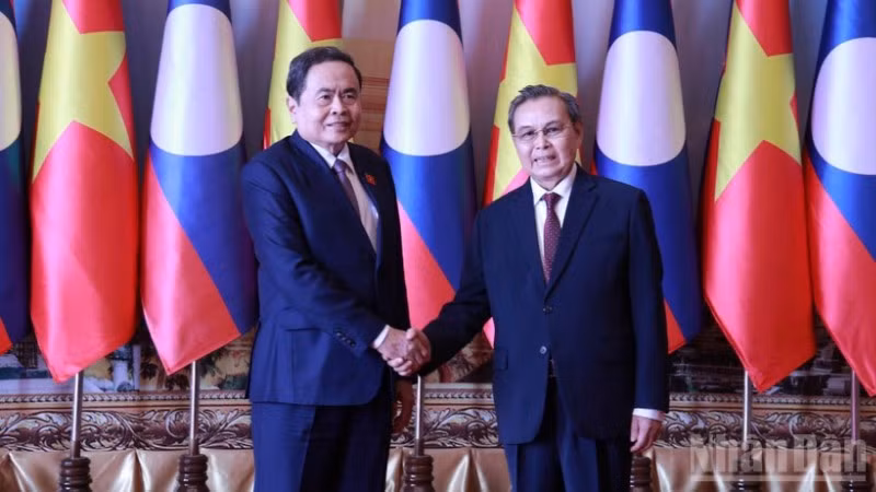 Chủ tịch Quốc hội Trần Thanh Mẫn hội kiến Chủ tịch Quốc hội Lào Saysomphone Phomvihane. (Ảnh: TRỊNH DŨNG - DUY TOÀN)