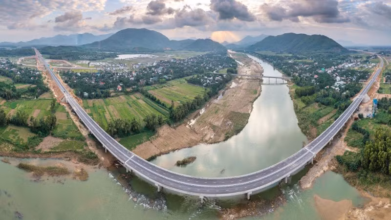 Dự án đường cao tốc Quảng Ngãi-Hoài Nhơn quy mô lớn nhất trên tuyến cao tốc bắc-nam, được hoàn thành, thông xe trong dịp 19/12/2025.