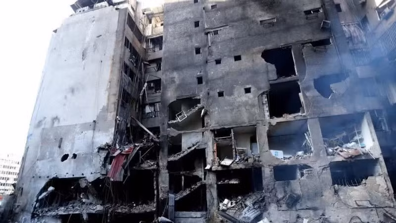 Tòa nhà bị phá hủy sau cuộc không kích của Israel tại Beirut, Liban. (Ảnh: THX/TTXVN)