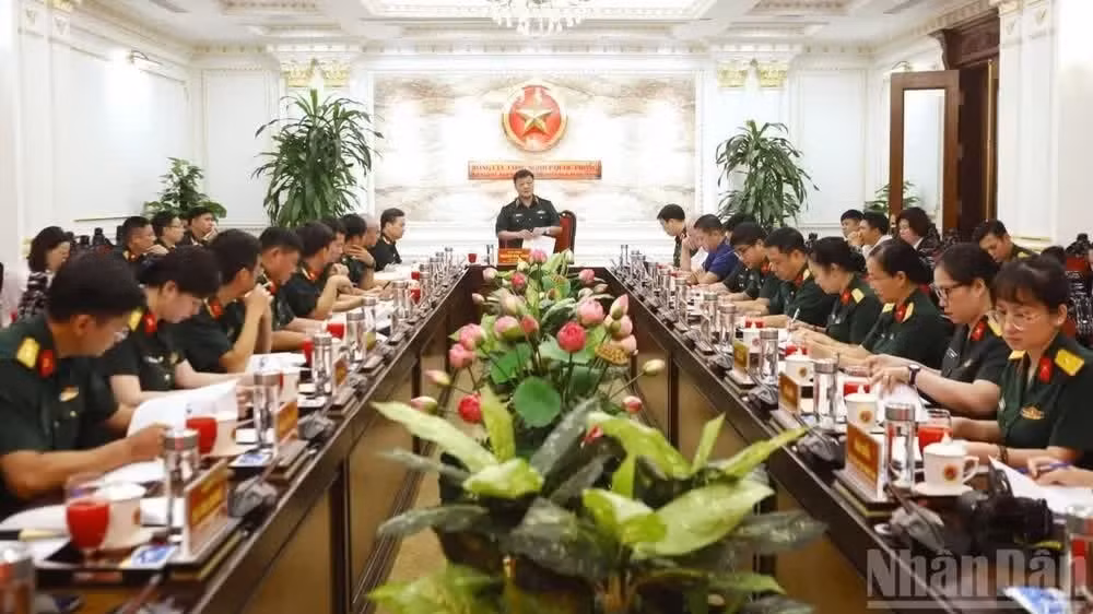 Ban tổ chức Hội chợ kết nối giao thương và quảng bá sản phẩm Việt Nam-Campuchia 2026 họp thống nhất phương án. (Ảnh: Bộ Quốc phòng)