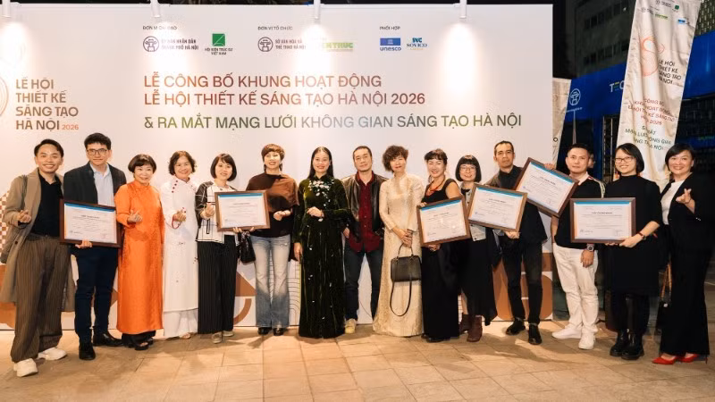 Đại diện các không gian sáng tạo của Hà Nội nhận được chứng nhận là Không gian văn hóa sáng tạo.