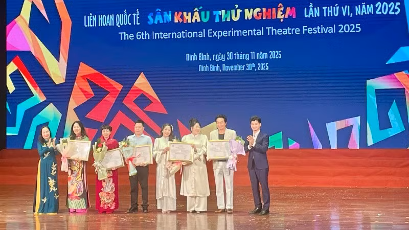 huy-chuong-vang-vo-dien-7544.jpg