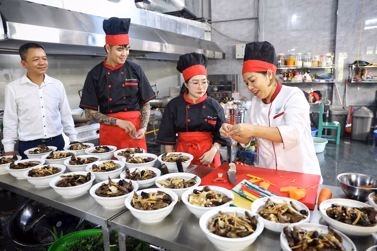 Sinh viên được thực hành nghề ngay tại các khách sạn. Ảnh: Trí Nguyên