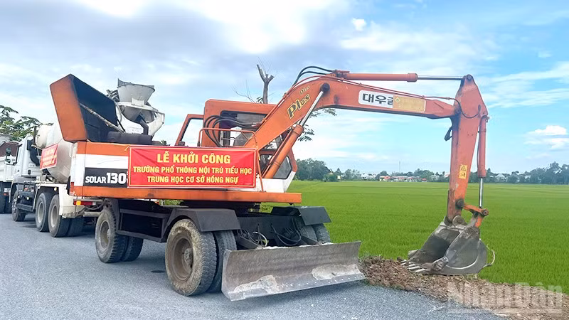 Nghi thức lễ khởi công Trường phổ thông nội trú liên cấp tiểu học và trung học cơ sở phường Hồng Ngự.