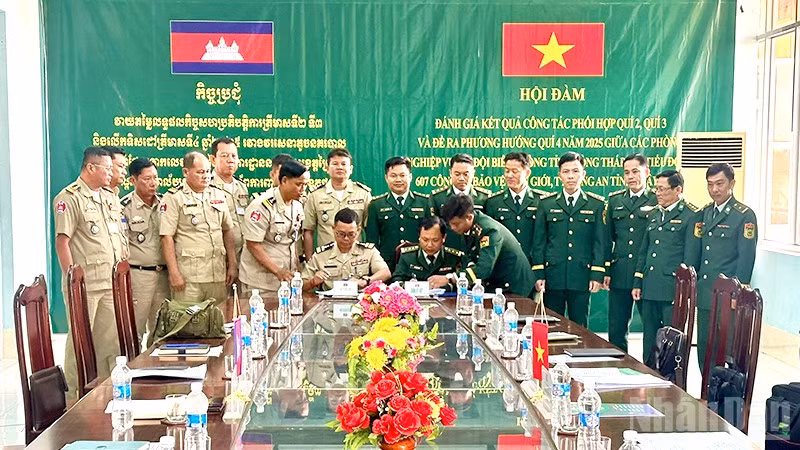 Hai bên ký kết biên bản tại buổi hội đàm.