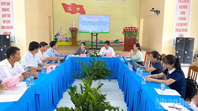 Đoàn công tác Hội Nông dân tỉnh Đồng Tháp làm việc tại xã Mỹ Hiệp.