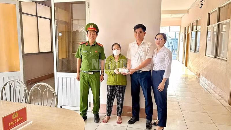 Ngân hàng gửi lại toàn bộ số tiền 140.200.000 đồng cho bà N.T.B.T.